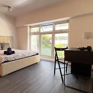 Aldgate Guest house