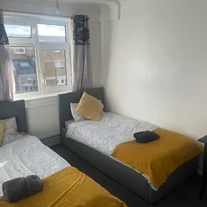  Pensión Budget Maisonette